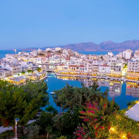 σπίτι με τζακούζι - θέα θάλασσα και λίμνη By Giomameze Agios Nikolaos
